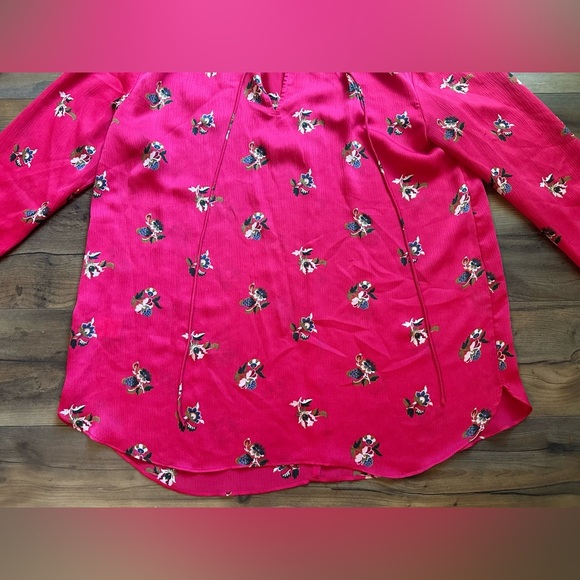 🌺 Ann Taylor Red Floral Smocked Neck Blouse – Size Small - Picture 5 of 11
